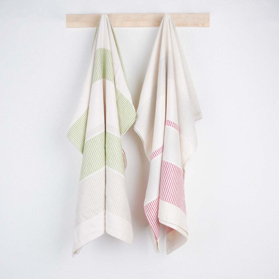 Thirsty Towel Doctor Towels Bamboo Bath Towels 300 Gsm | Super Soft & High Absorbency Towel, Dobby Quick Dry Bath Towels Large Size - Pack Of 2 (Red & Green)