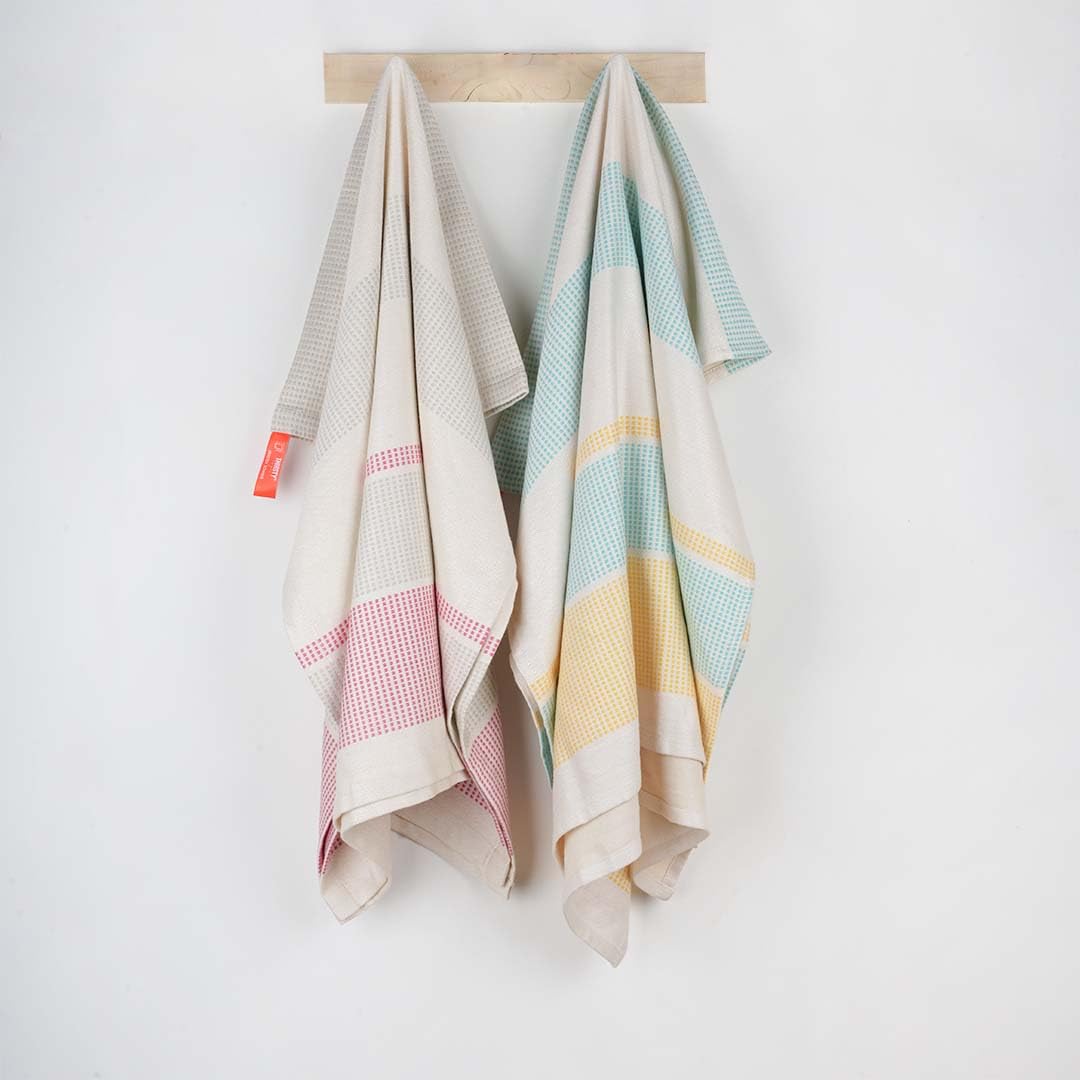Thirsty Towel Doctor Towels Bamboo Bath Towels 300 Gsm | Super Soft & High Absorbency Towel, Dobby Quick Dry Bath Towels Large Size -Pack Of 2 (Yellow & Red)