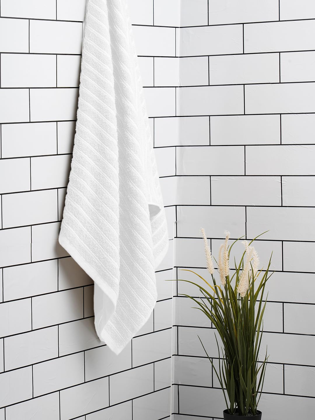 Welspun 100% Cotton Large 250 Gsm Dobby Solid 2-In-1 Bath Towel (White)
