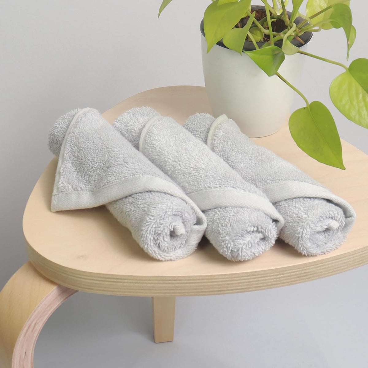 Heelium Bamboo Face Towel 600 Gsm | Ultra Absorbent & Odour-Free 3x Softer Than Cotton Towels | Pack Of 3 - Light Grey