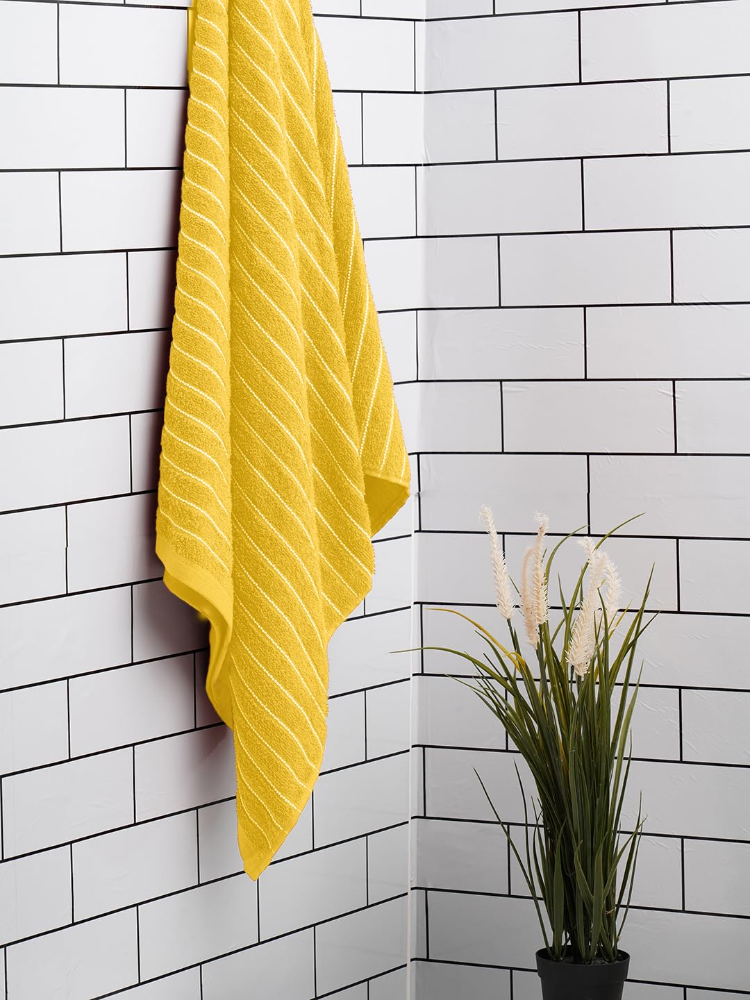 Welspun 100% Cotton Large 250 Gsm Dobby Solid 2-In-1 Bath Towel (Mimosa)