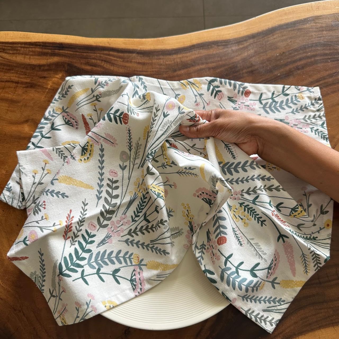 Oak & Lily 100% Cotton Kitchen Napkins Dish Towels 350 Gsm | Premium European Quality Washable, Large Size Kitchen Cloth For Roti, Cleaning, Drying | Green Floral (Set Of 3)