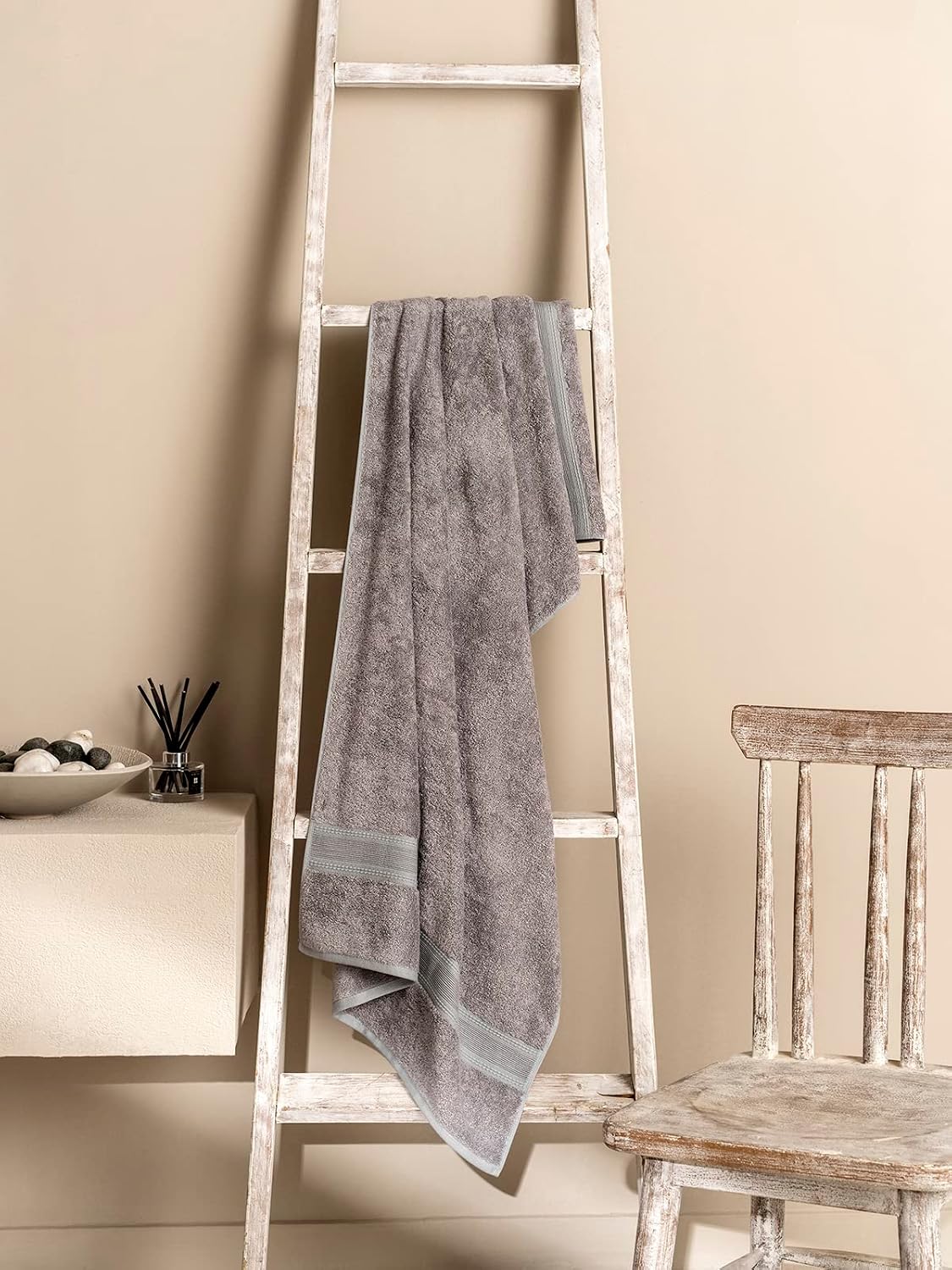 Ddecor Live Beautiful Ecofriendly Solid Cotton Bamboo Bath Towel 650 Gsm (Grey)
