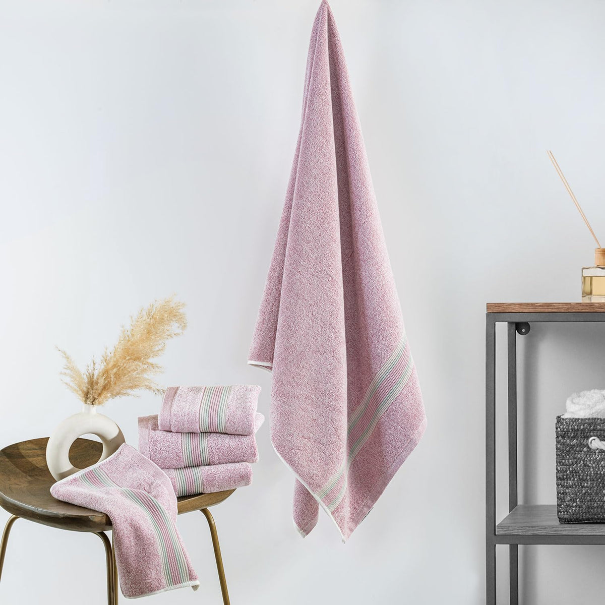 Spread Spain Water & Soil Bath Towel 550 Gsm | Luxurious Blend Of Cotton & Bamboo Fiber Bath Towel Ultra-Absorbent, Quick-Drying & Skin-Friendly (Pink)