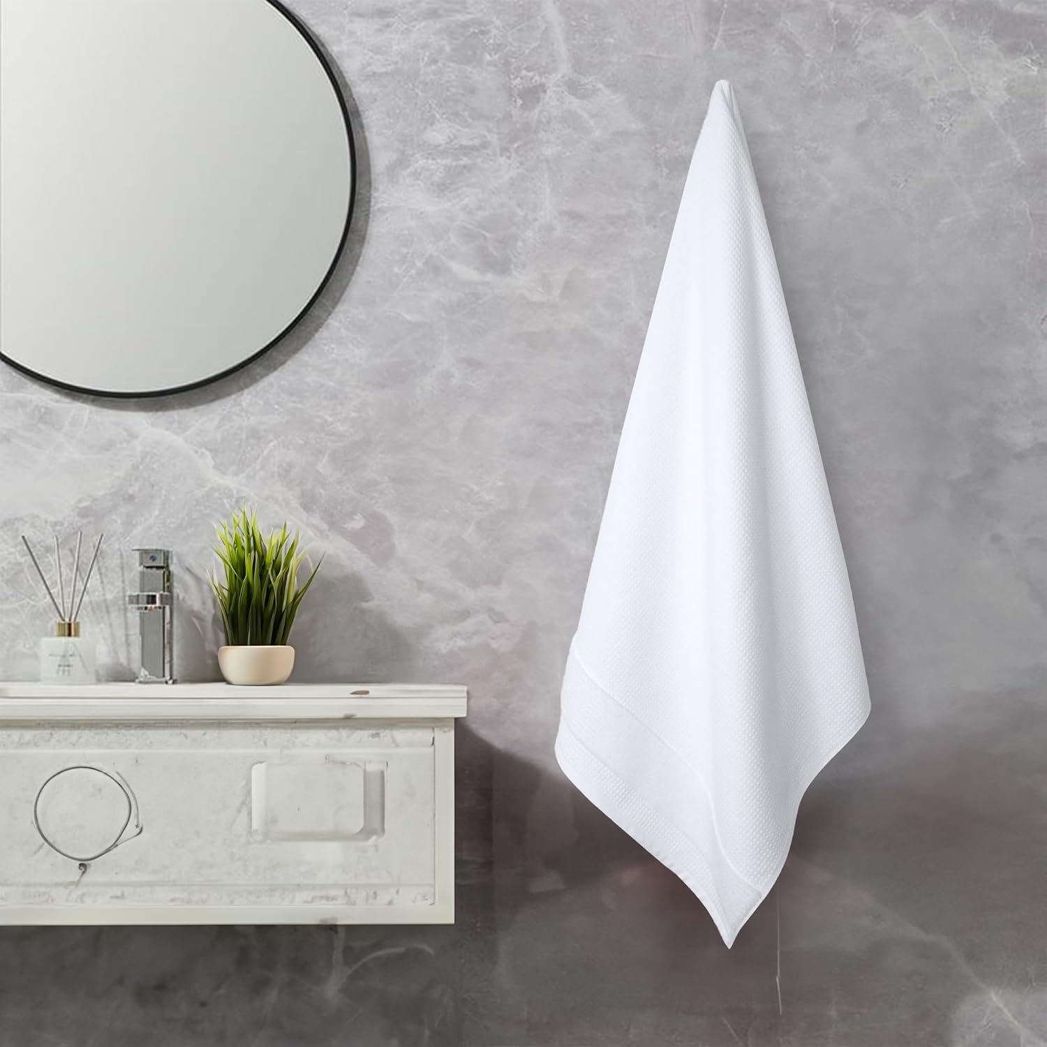 Mytrident Bath Towel 600 Gsm | 100% Cotton Fashion Bath Large Size Towel Ultra Soft, Super Absorbent, Luxurious, Amazingly Plush (White)