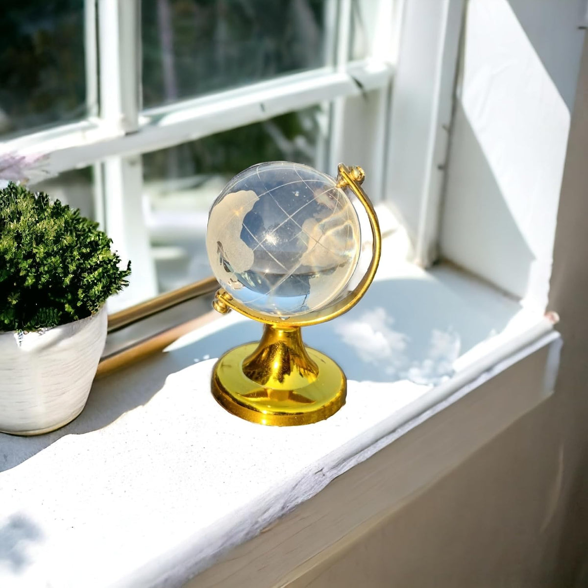 Feng Shui Crystal Globe Idol Golden Stand, Vastu Glass Miniature Globe For Positive Energy, Success, Good Luck & Prosperity | Vastu Remedy For Home, Children Study Table & Office, Pack Of 1