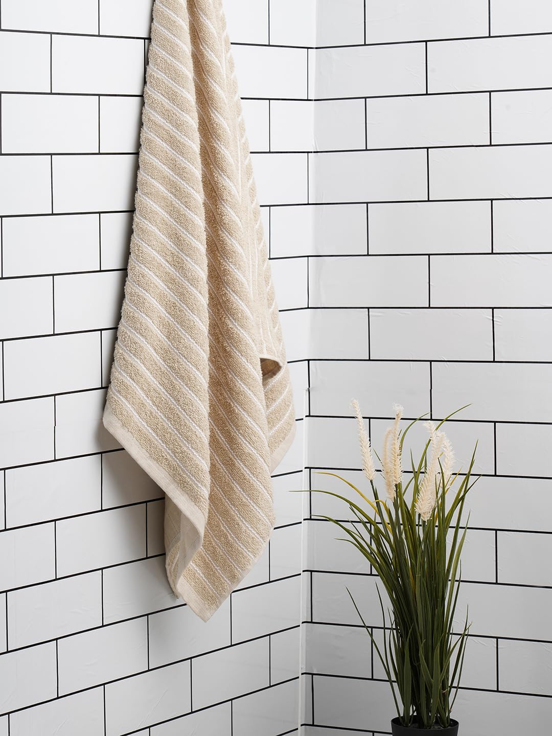 Welspun 100% Cotton Large 250 Gsm Dobby Solid 2-In-1 Bath Towel (Beige)