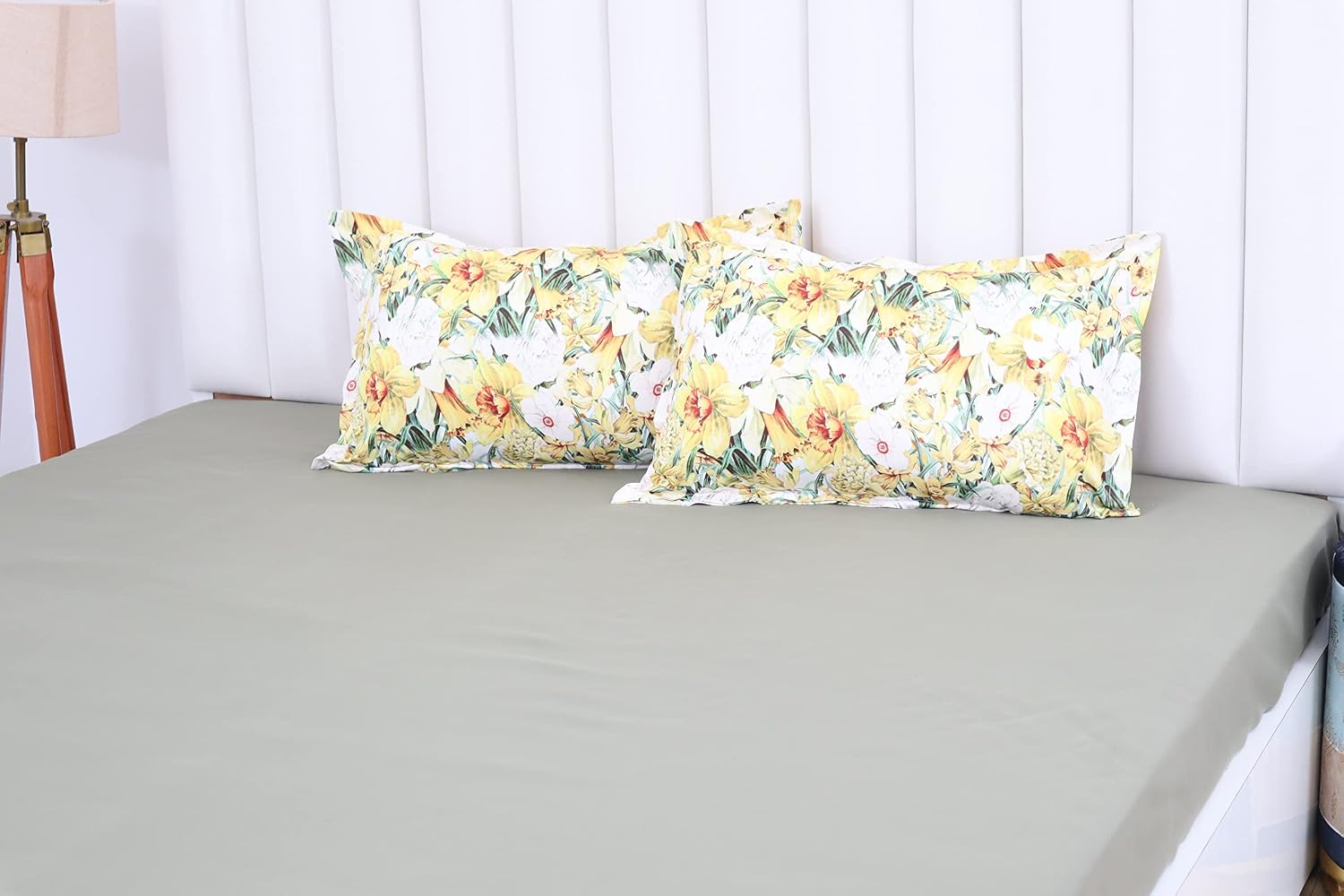 Premium Elastic Fitted Solid Bedsheets For King Size Double Bed (72x78x8 Inches) With 2 Pillow Covers | Super Soft Brushed Satin Bedsheet, Breathable & Wrinkle Free
