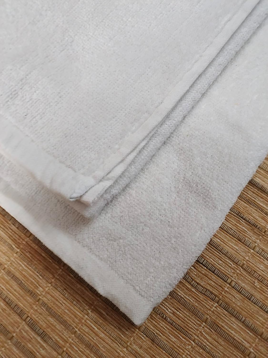 Pyaro Medium Size Bath Towel 900 Gsm | Spa & Gym Towel Sets, Fade Resistant, Ideal For Daily Use | Pack Of 2 (White)