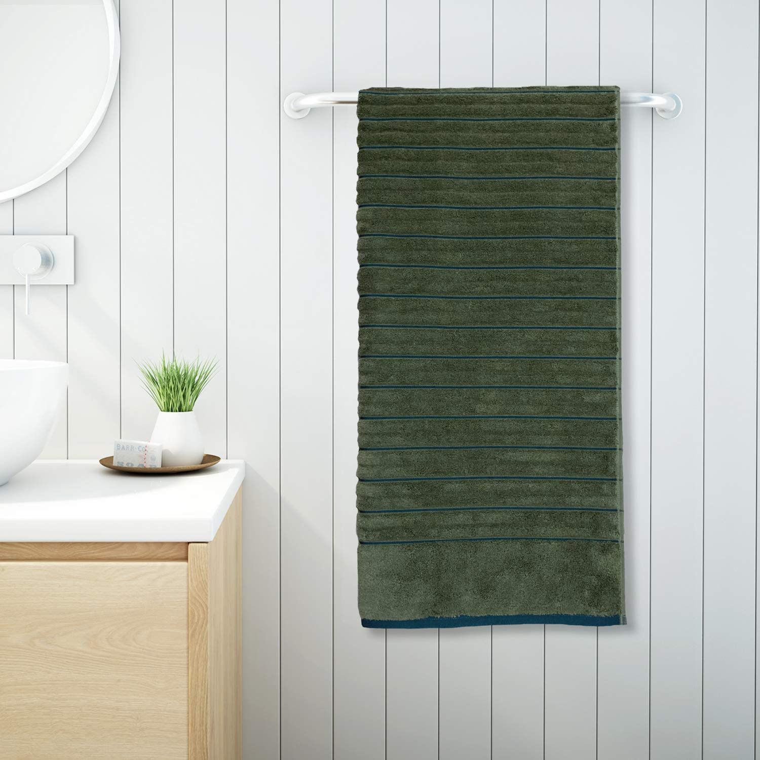 Spaces Exotica Cotton Solid Bath Towel BT33 650 Gsm (Dark Green)