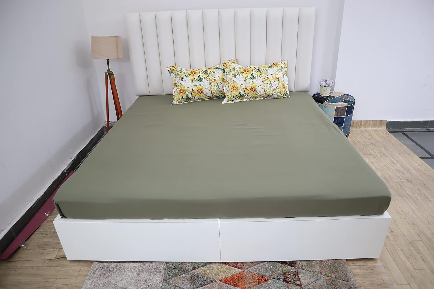 Premium Elastic Fitted Solid Bedsheets For King Size Double Bed (72x78x8 Inches) With 2 Pillow Covers | Super Soft Brushed Satin Bedsheet, Breathable & Wrinkle Free