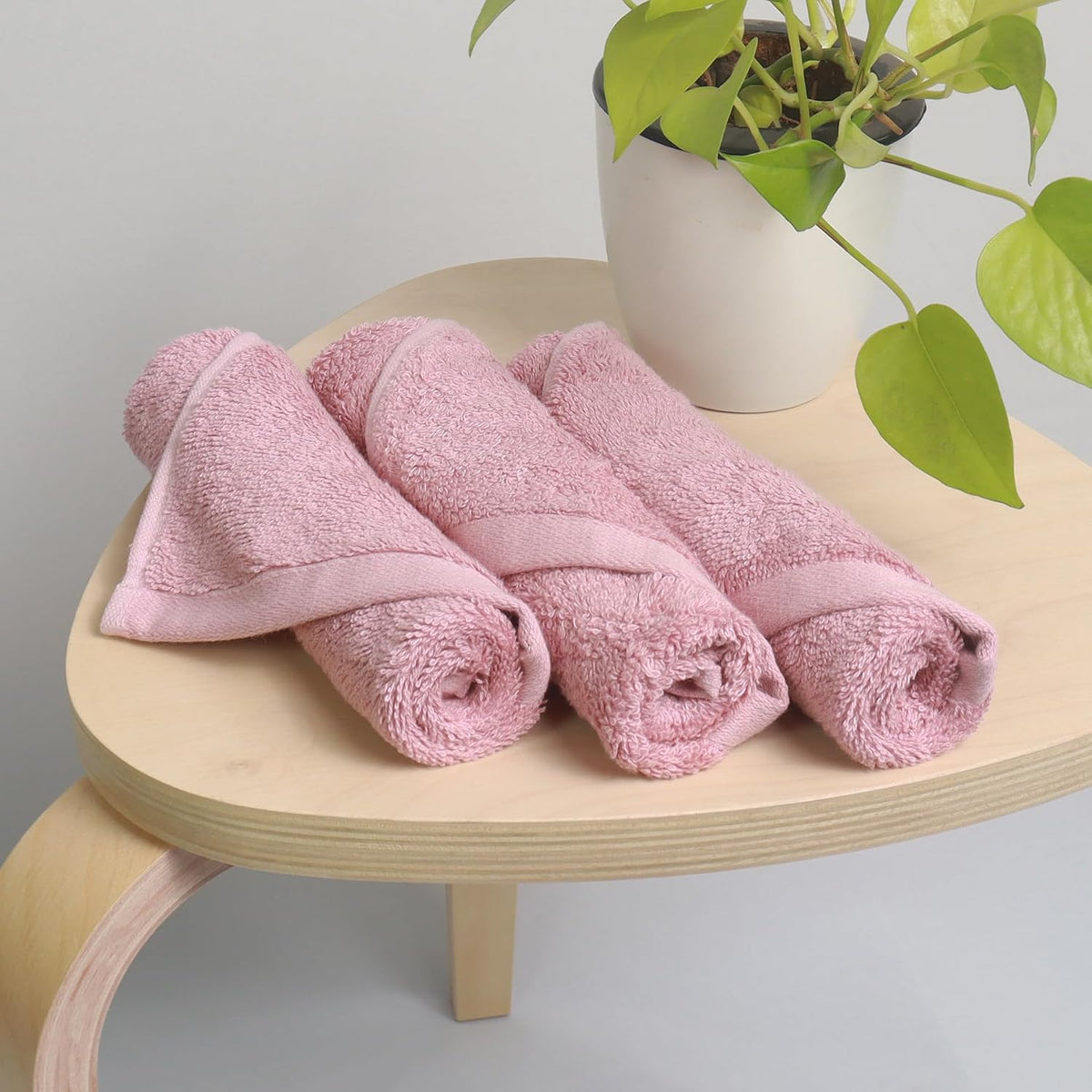 Heelium Bamboo Face Towel 600 Gsm | Ultra Absorbent & Odour-Free 3x Softer Than Cotton Towels | Pack Of 3 (Peach)