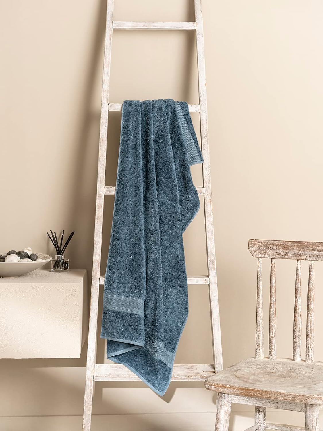 Ddecor Live Beautiful Ecofriendly Solid Cotton Bamboo Bath Towel 650 Gsm (Blue)