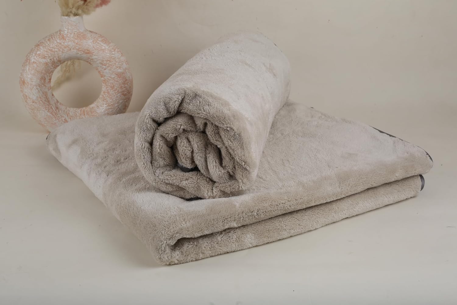 Hanker Velvet Touch Microfiber Bath Towel 600 Gsm | Ultra-Soft & Plush, Instant Dry Technology Large Size Bath Towel (Light Gray)