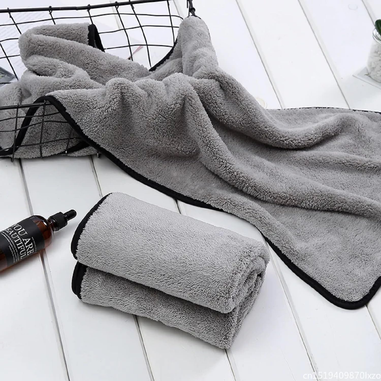 Auto Hub Microfiber Cloth 250 Gsm | Ultra Soft- Edgless & Dual Sided Microfiber Cloth Lint & Streakfree Car Cleaning Cloth - Grey (Pack Of 1)