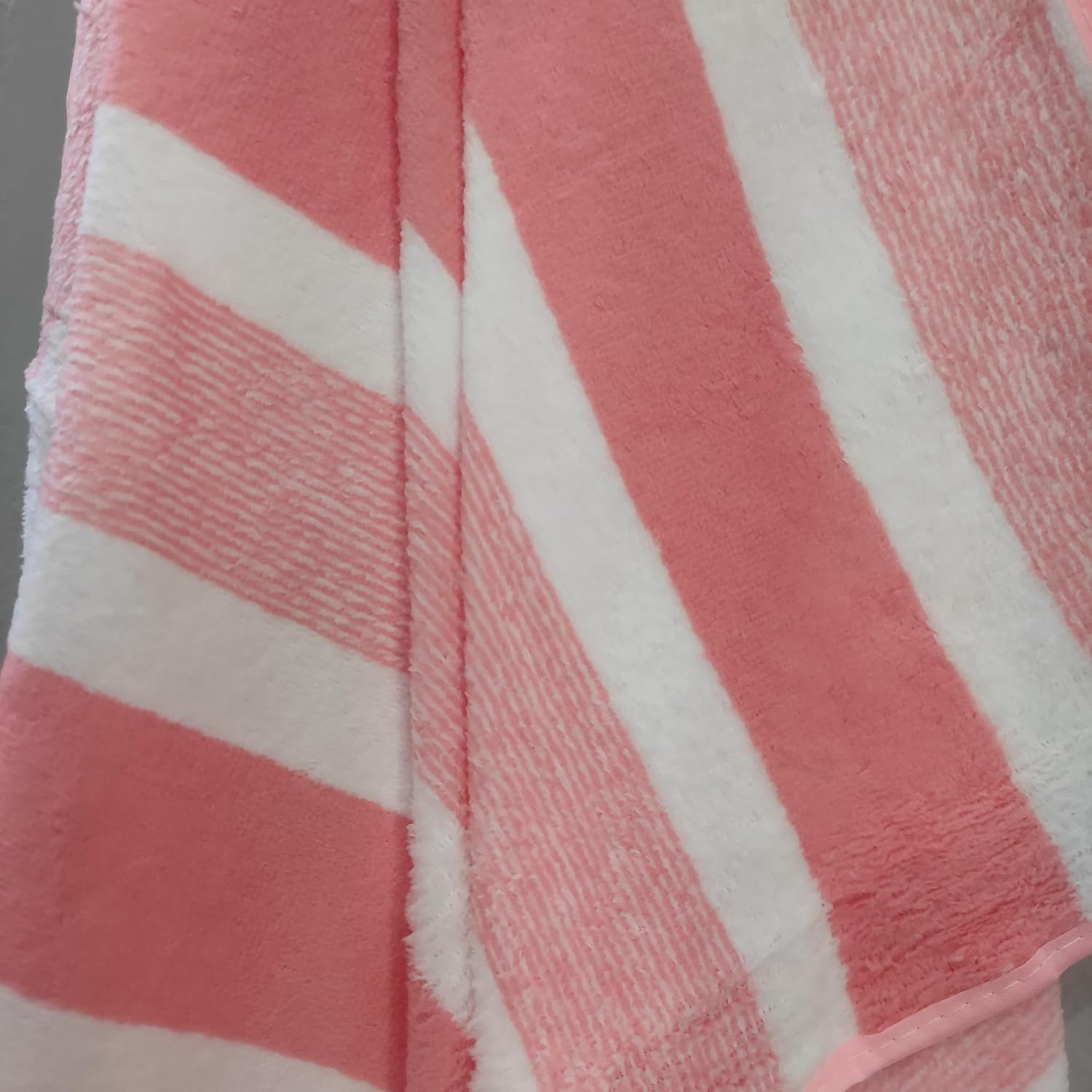 Cotton Bolls Textiles Microfiber Bath Towels | Soft Coral Fleece Towel With Hook Quick Dry Super Absorbent Bath Towel For Men & Women (Joy Pink)