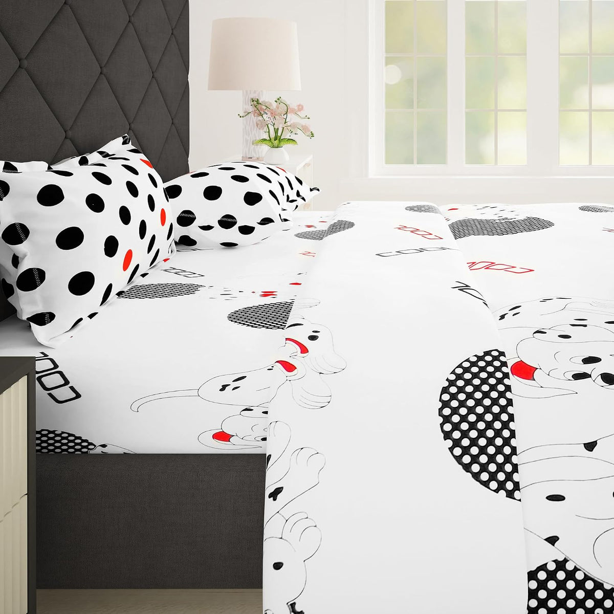 Cotton Double Bedsheet For Queen Size With 2 Pillow Covers - 88 X 100 Inches, White & Black | Perfect For Home Decor & Gifting | 186 Thread Count