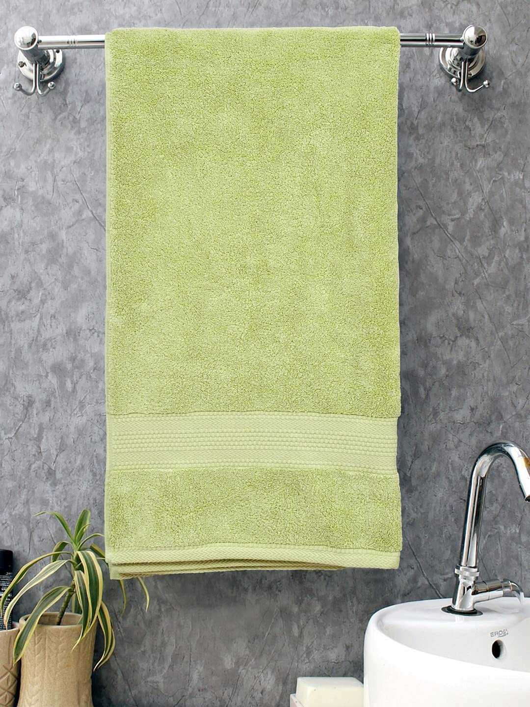 Bombay Dyeing Super Ultrx Zero Twist Plain Dyed Cotton Bath Towel 550 Gsm (Green)