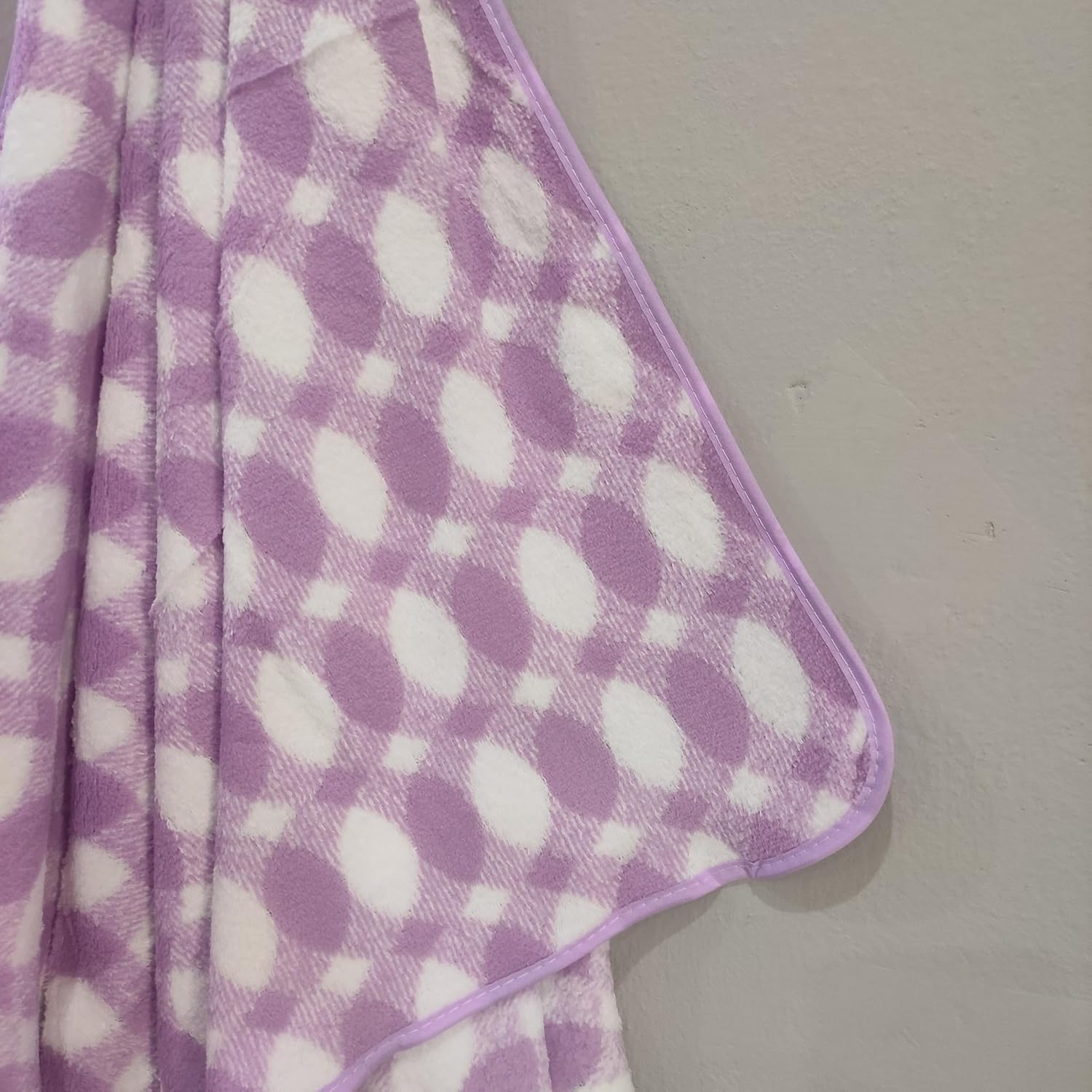 Cotton Bolls Textiles Microfiber Towels 300 Gsm | Soft Coral Fleece Towel With Hook Quick Dry Super Absorbent Bath Towel For Men & Women (Coin Purple)