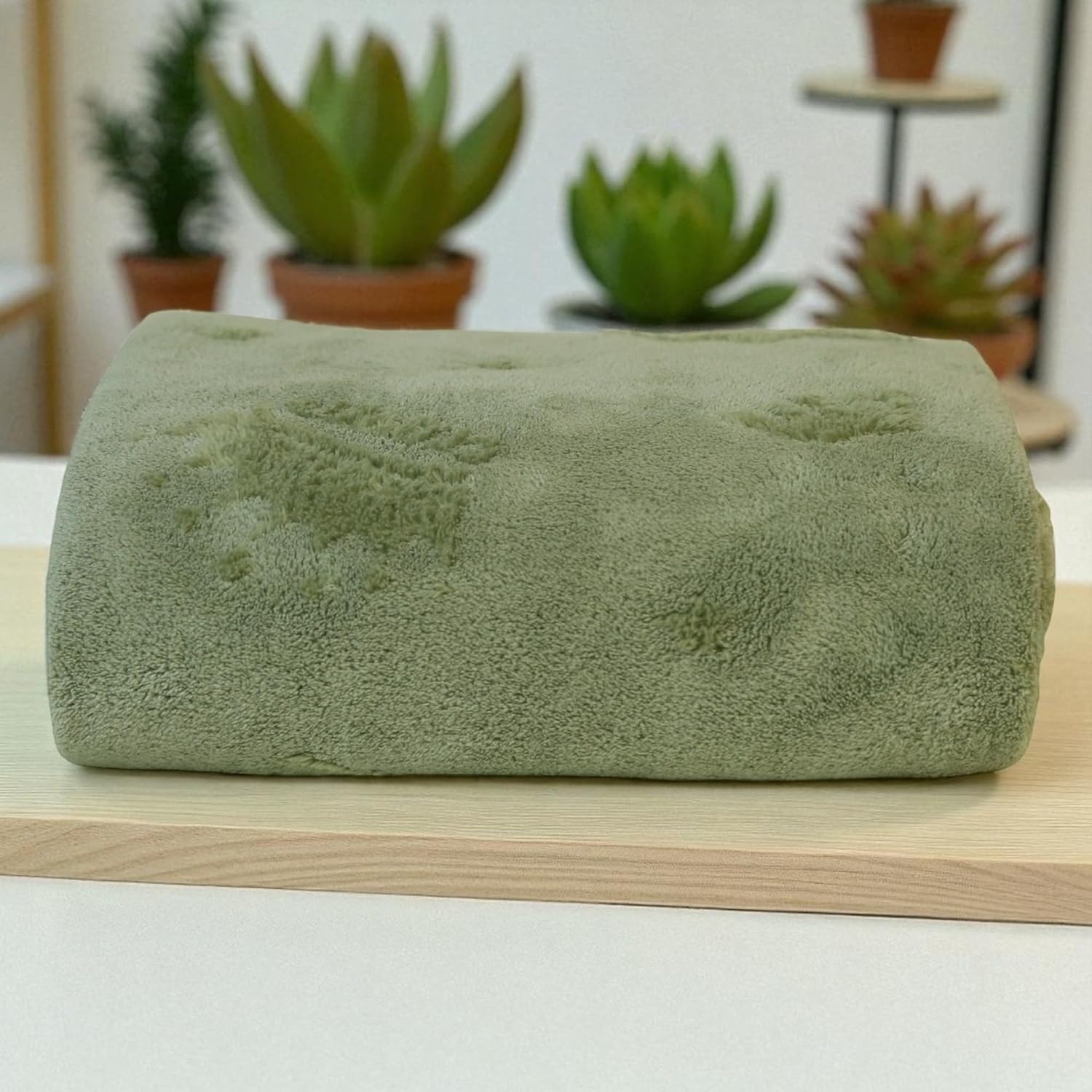 Hanker Embossed Microfiber Luxury Bath Towel 500 Gsm | Super Soft On Skin, Frizz Free Hair Post Wash (Green Crown Pattern)