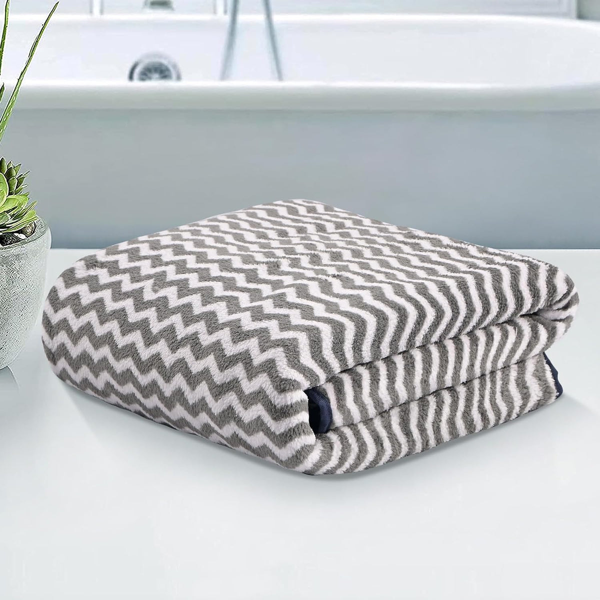 Kuber Industries Microfiber Bath Towel 350 Gsm | Large Size Soft Quick Dry & Absorbent Shower Bath Towel (Zig Zag - Grey)