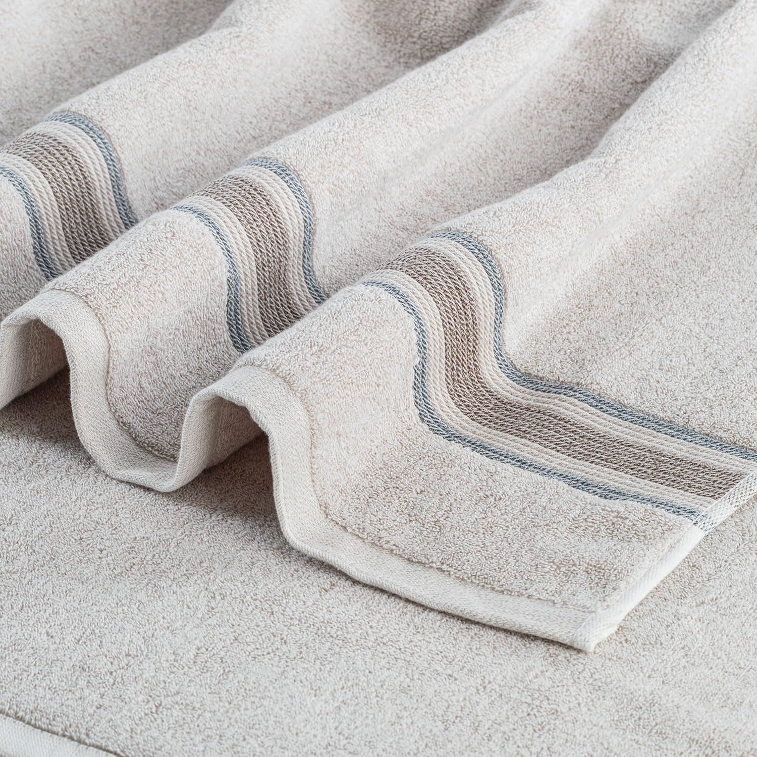 Spread Spain Water & Soil Bath Towel 550 Gsm | Luxurious Blend Of Cotton & Bamboo Fiber Bath Towel Ultra-Absorbent, Quick-Drying & Skin-Friendly (Beige)