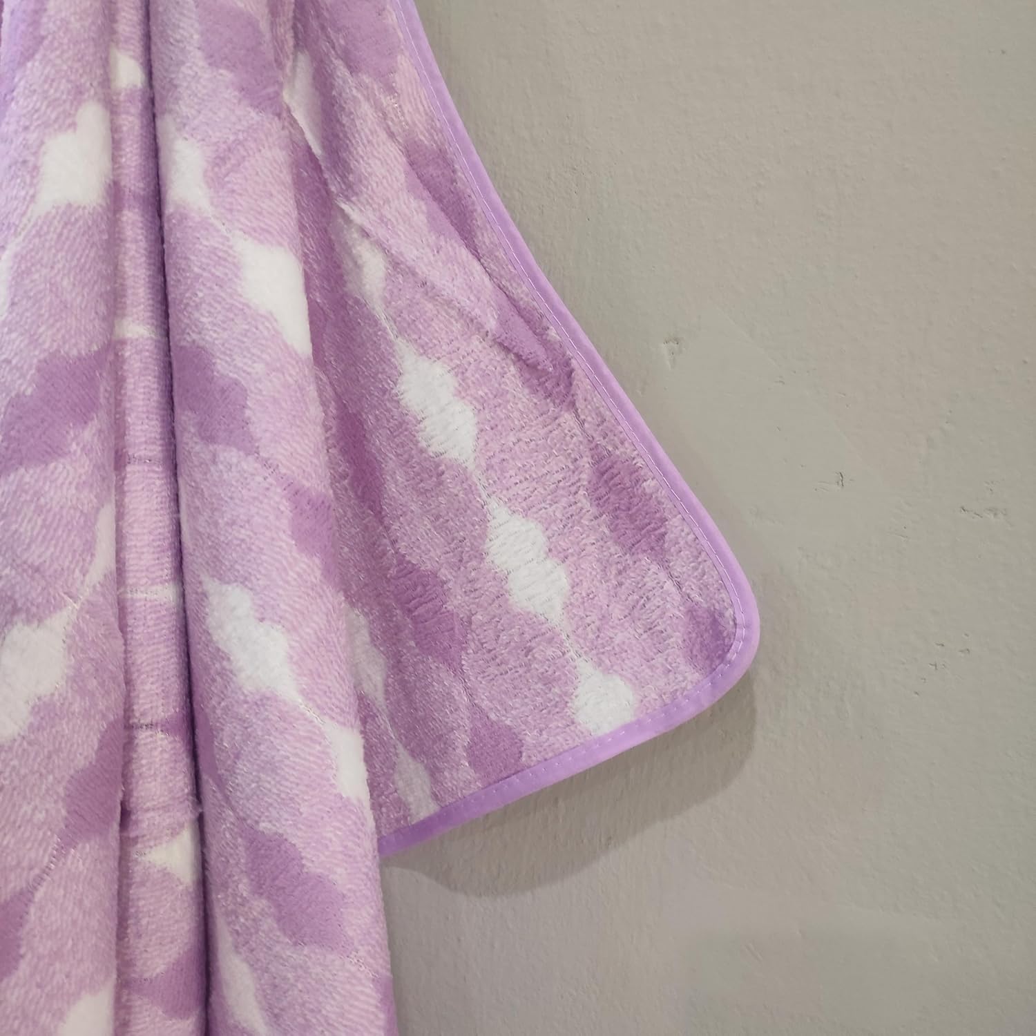 Cotton Bolls Textiles Microfiber Towels 280 Gsm | Soft Coral Fleece Towel With Hook Quick Dry Super Absorbent Bath Towel For Men & Women (Sketch Purple)