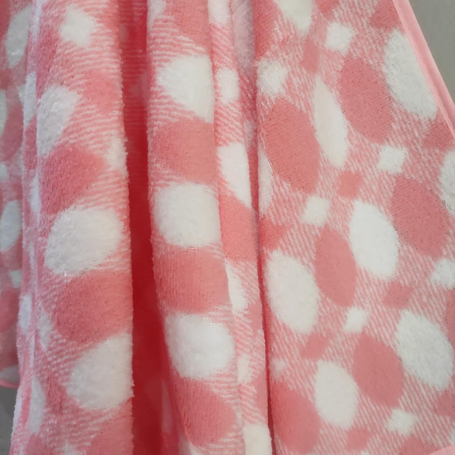 Cotton Bolls Textiles Microfiber Towels 300 Gsm | Soft Coral Fleece Towel With Hook Quick Dry Super Absorbent Bath Towel For Men & Women (Coin Pink)
