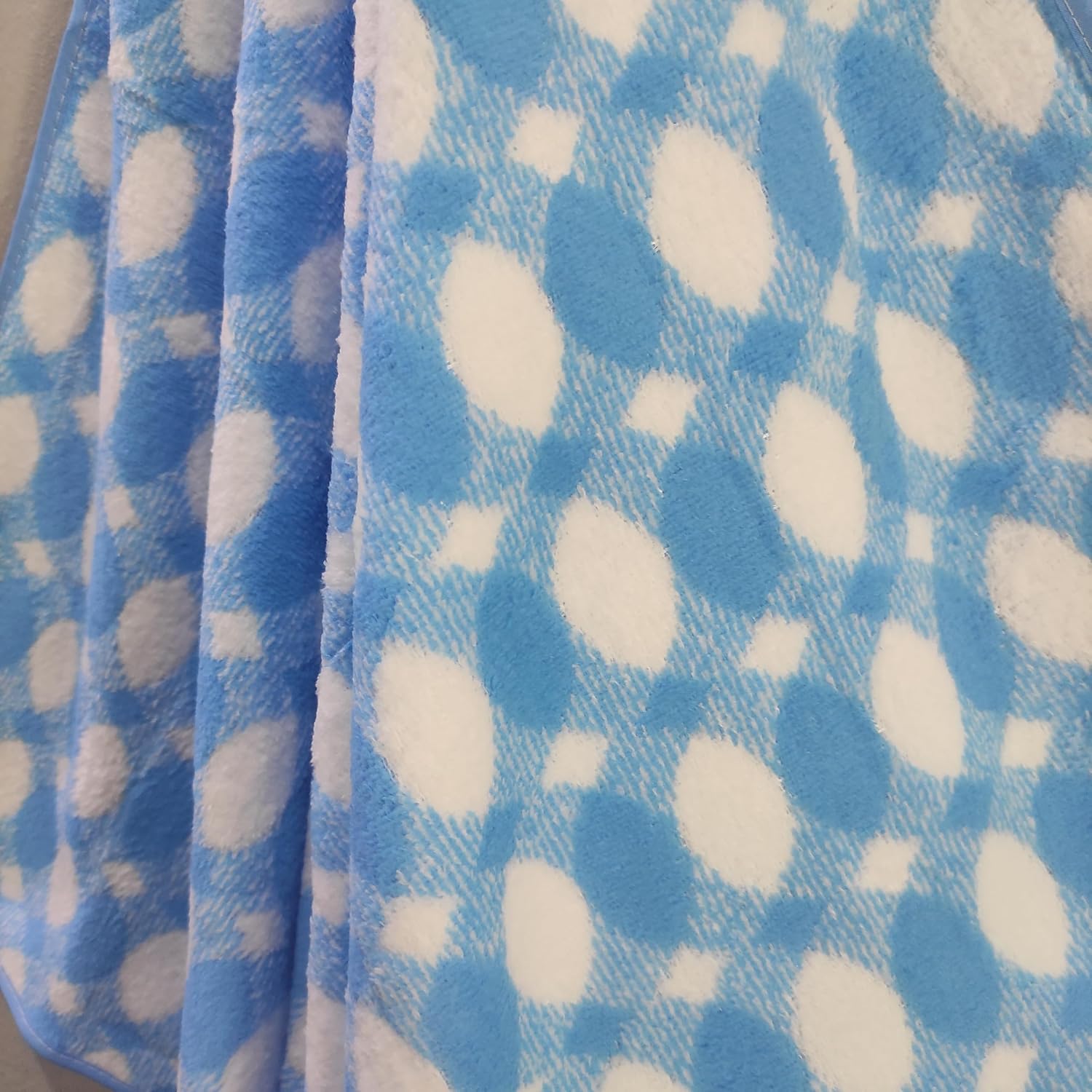 Cotton Bolls Textiles Microfiber Towels 300 Gsm | Soft Coral Fleece Towel With Hook Quick Dry Super Absorbent Bath Towel For Men & Women (Coin Blue)