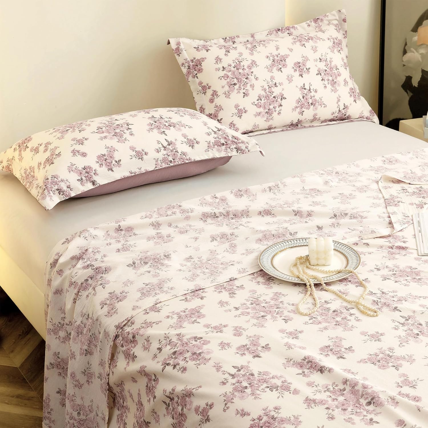 1 King Size Bedsheet With 2 Pillow Covers | 98 X 108 Inches, Light Purple & White | Perfect Gifts Wedding Anniversaries, Ceremonies & Special Festivals