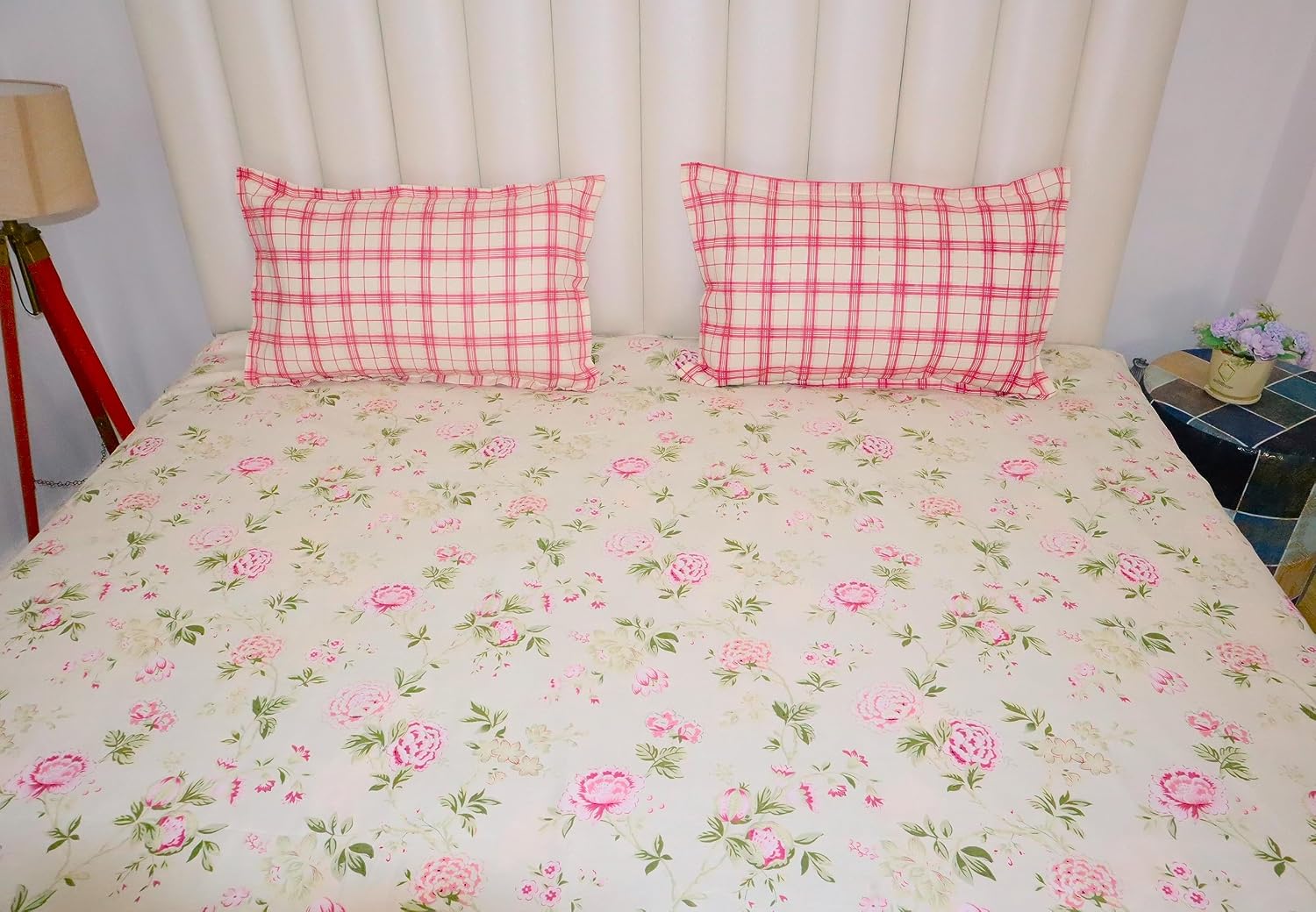 Super Soft Cotton Feel Bedsheet For Double Bed King Size With 2 Pillow Covers | 100 X 108 Inches, Off White & Pink | Perfect For All Season Comfort
