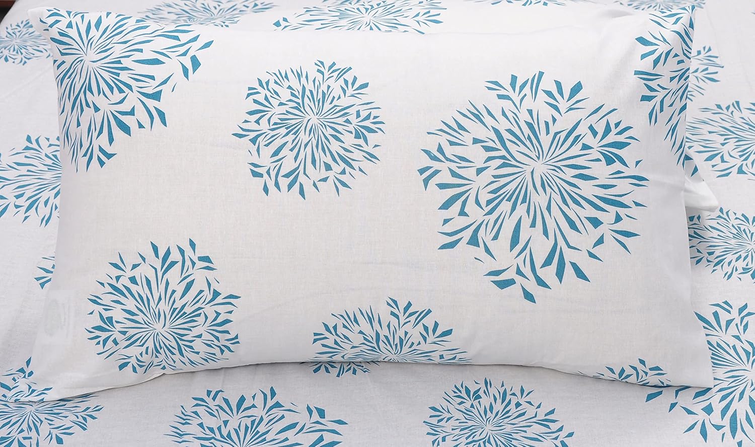 1 Single Bedsheet With 1 Pillow Cover | Durable & Long Lasting Fabric, Easy Hand & Machine Wash | Size - 55 X 88 Inches, White & Blue