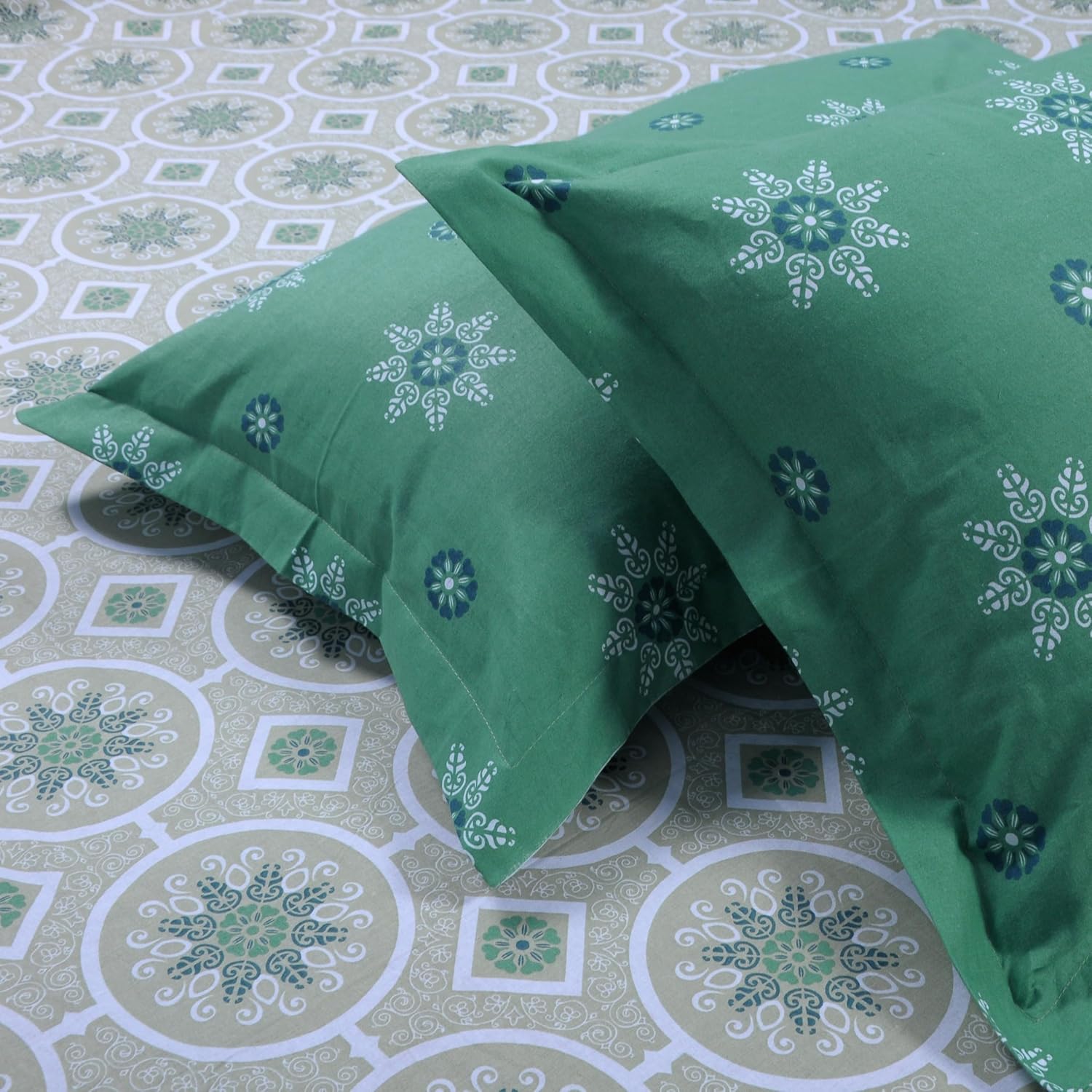 Bedsheet For King Size With 2 Pillow Cover - 108 X 108 Inches, Dark Green | Suitable For All Weather Season - 4 Pcs Bedding Set
