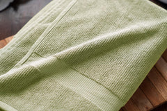 Vilasiya Whisp Premium Bath Towel 550 Gsm | Soft, Lightweight, Quick Dry & Highly Absorbent Home, Travel (Light Green)