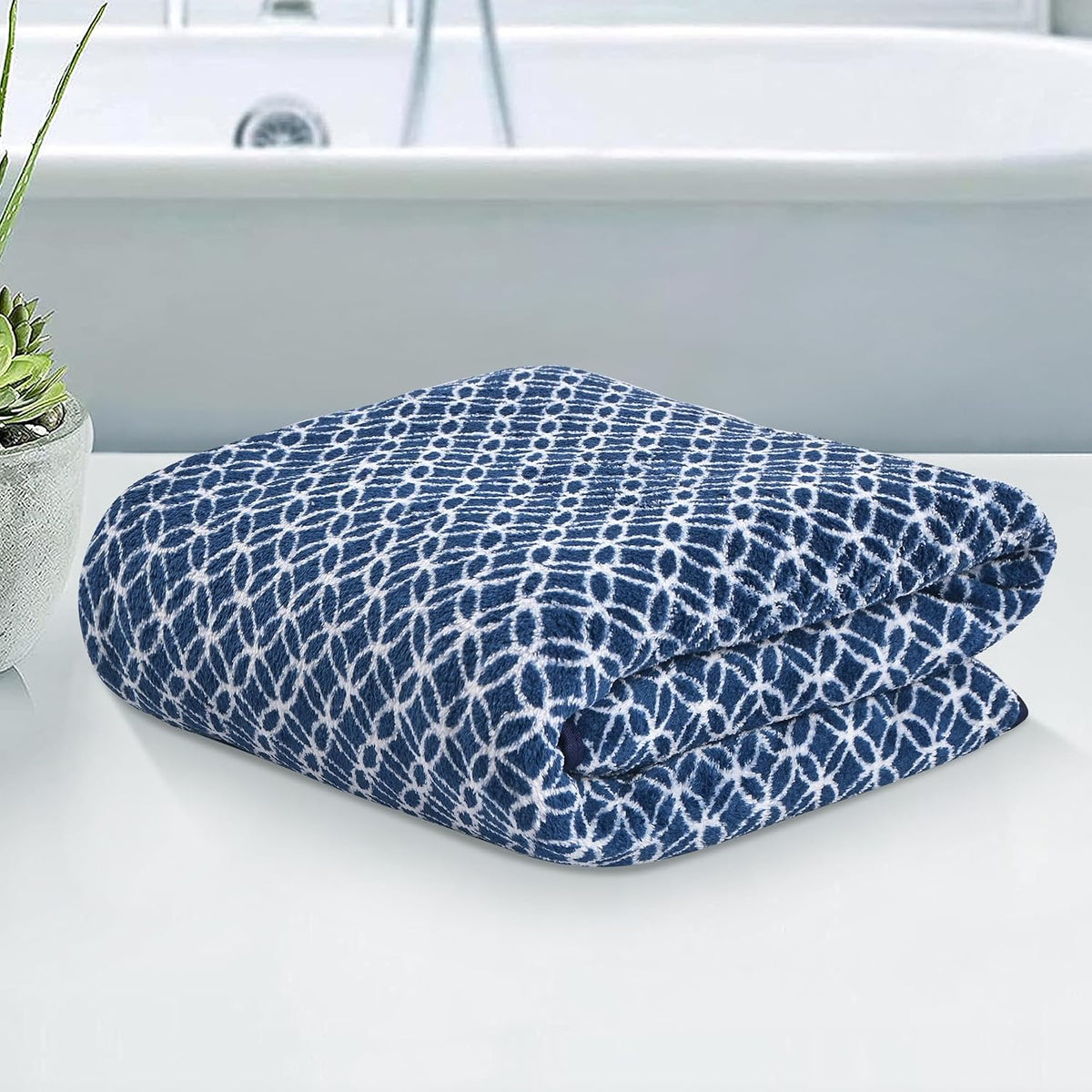 Kuber Industries Microfiber Bath Towel 350 Gsm | Large Size Soft Quick Dry & Absorbent Shower Bath Towel (Circle) - Blue