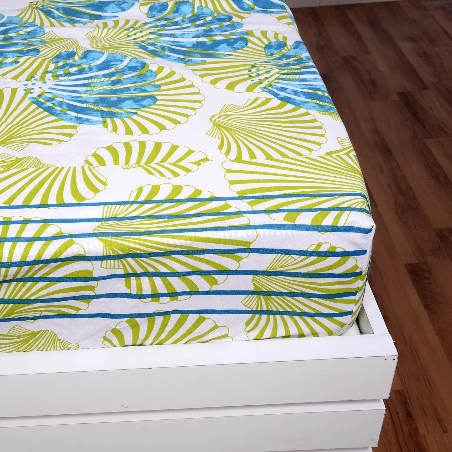 Printed King Size Double Bedsheet With 2 Pillow Cover For Bedroom | 72 X 78 Inches, White & Green - All Around Elastic Fitted | Ideal For Everyday Use