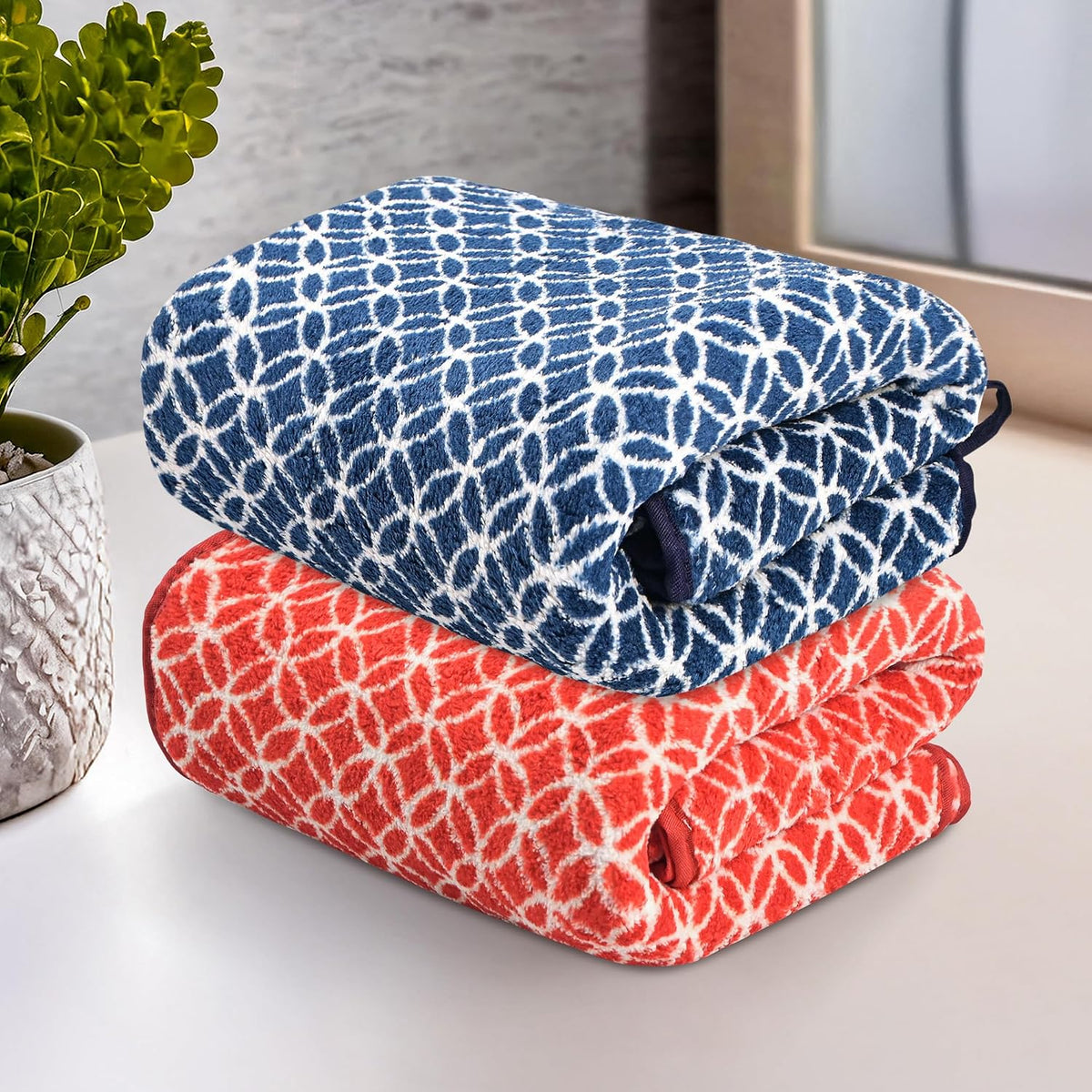 Kuber Industries Microfiber Soft Face Towel 400 Gsm | Absorbent Hanging Hand Towels For Wash Basin Bathroom | Circle - Red & Blue (2 Pcs)