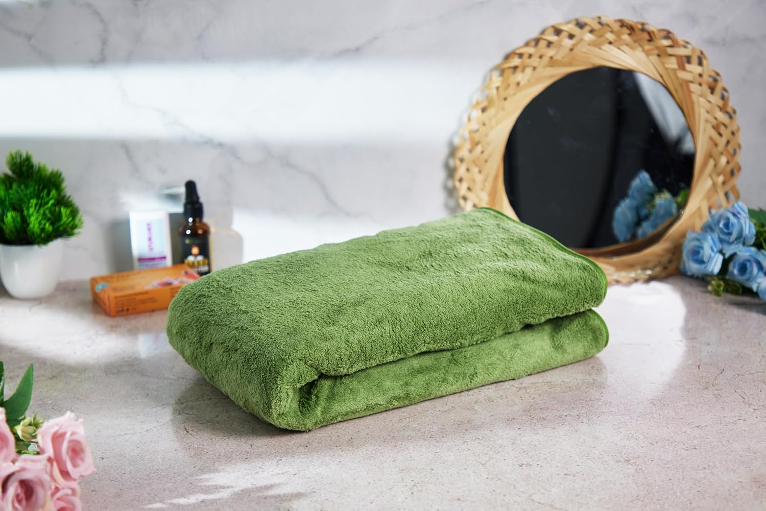 Fezora Microfiber Bath Towels 500 Gsm | Large Size Bath Towel- Super & Absorbent With Hook Quick Dry Towel For Men & Women (Light Green)
