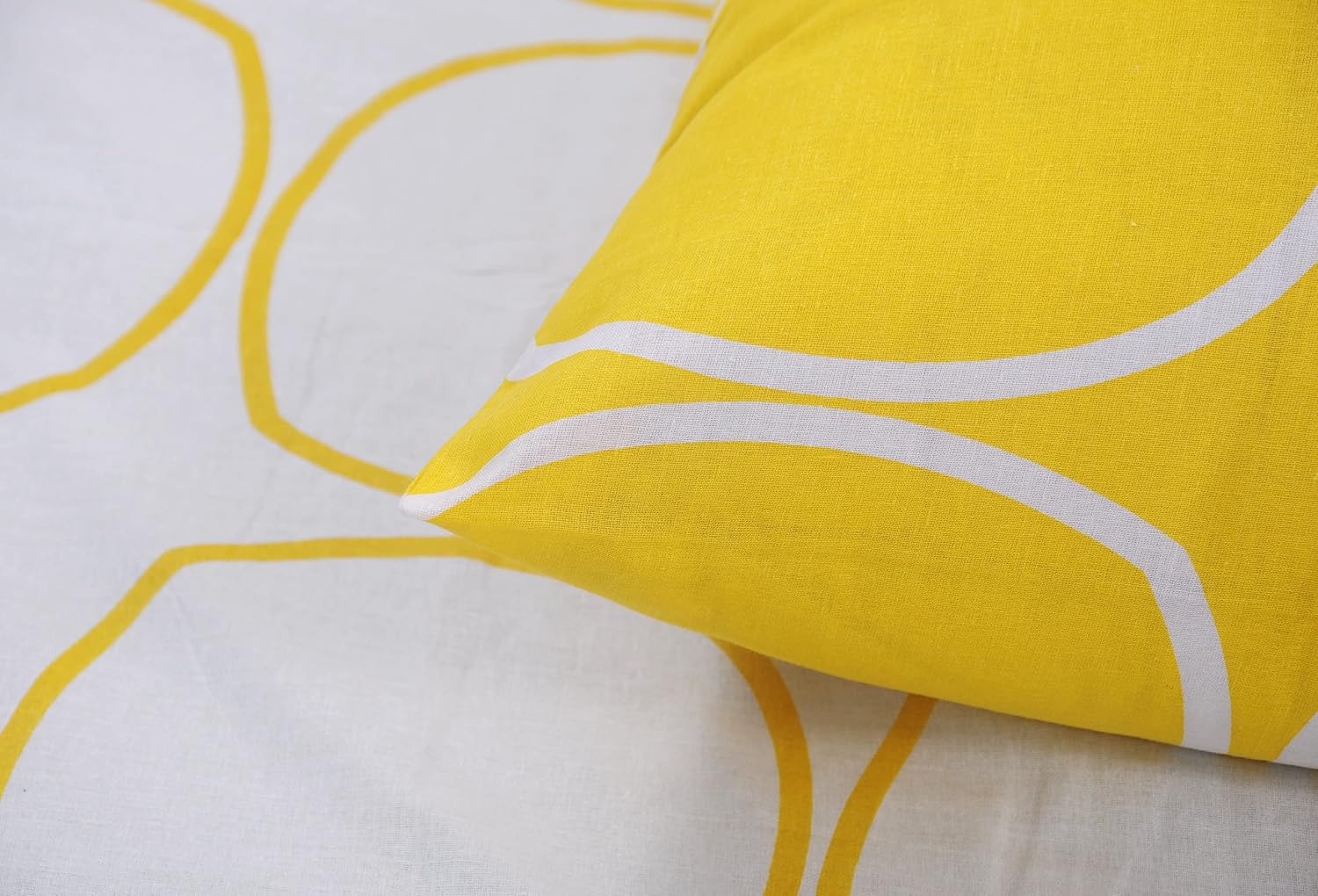 King Size Bedsheet For Double Bed With 2 Pillow Cover - 72 X 78 Inches, White & Yellow | Perfect For Lifestyles & Everyday Use | 144 Thread Count