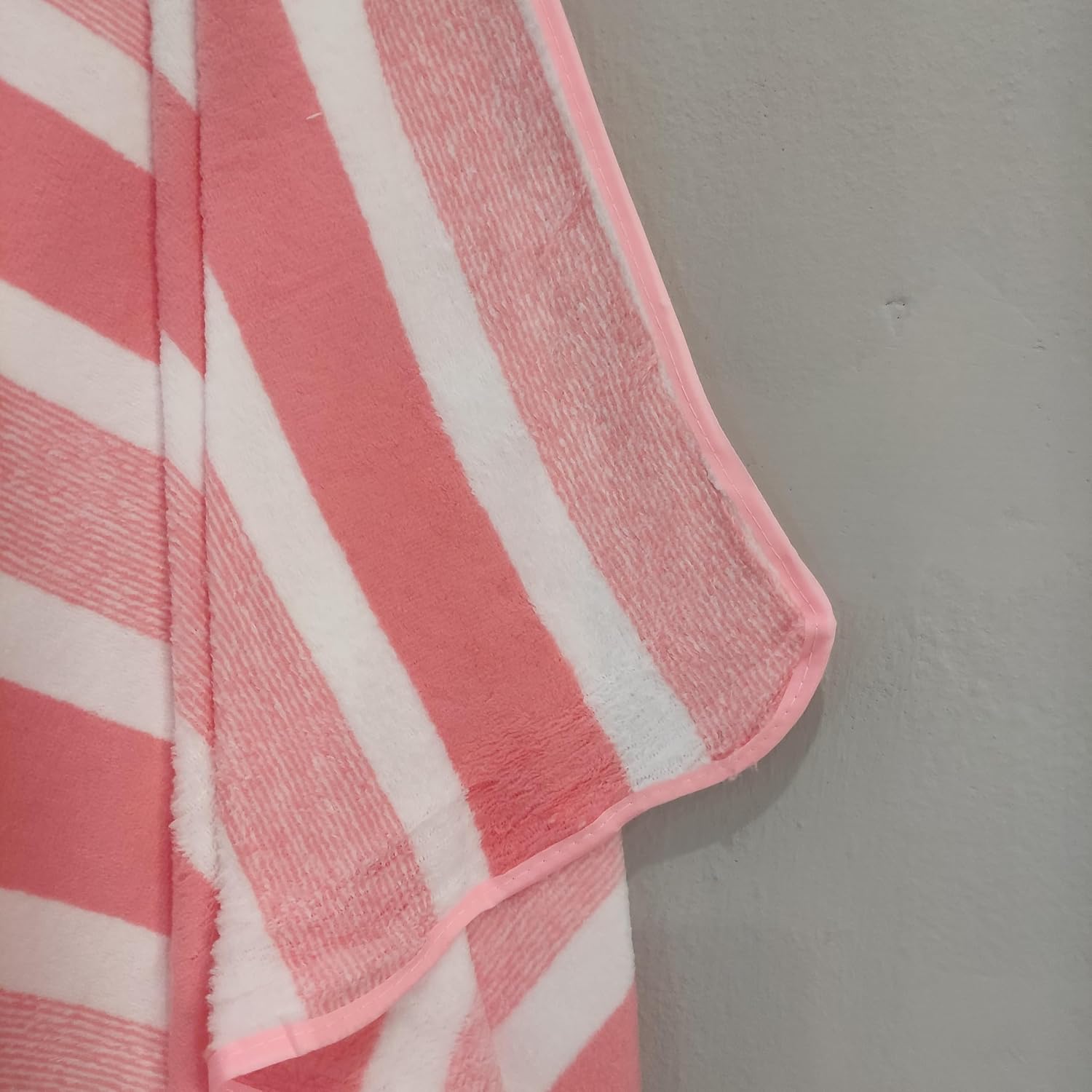 Cotton Bolls Textiles Microfiber Bath Towels | Soft Coral Fleece Towel With Hook Quick Dry Super Absorbent Bath Towel For Men & Women (Joy Pink)