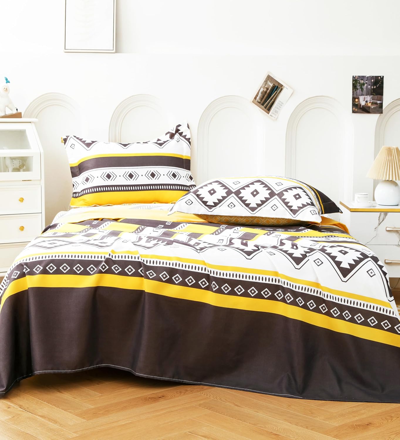 1 Double Bedsheet For Queen Size With 2 Pillow Covers - 88 X 100 Inches, Yellow & Black | Perfect For Festive Gifting | Soft & Durable For Everyday Use & Bedroom - All Season Comfort