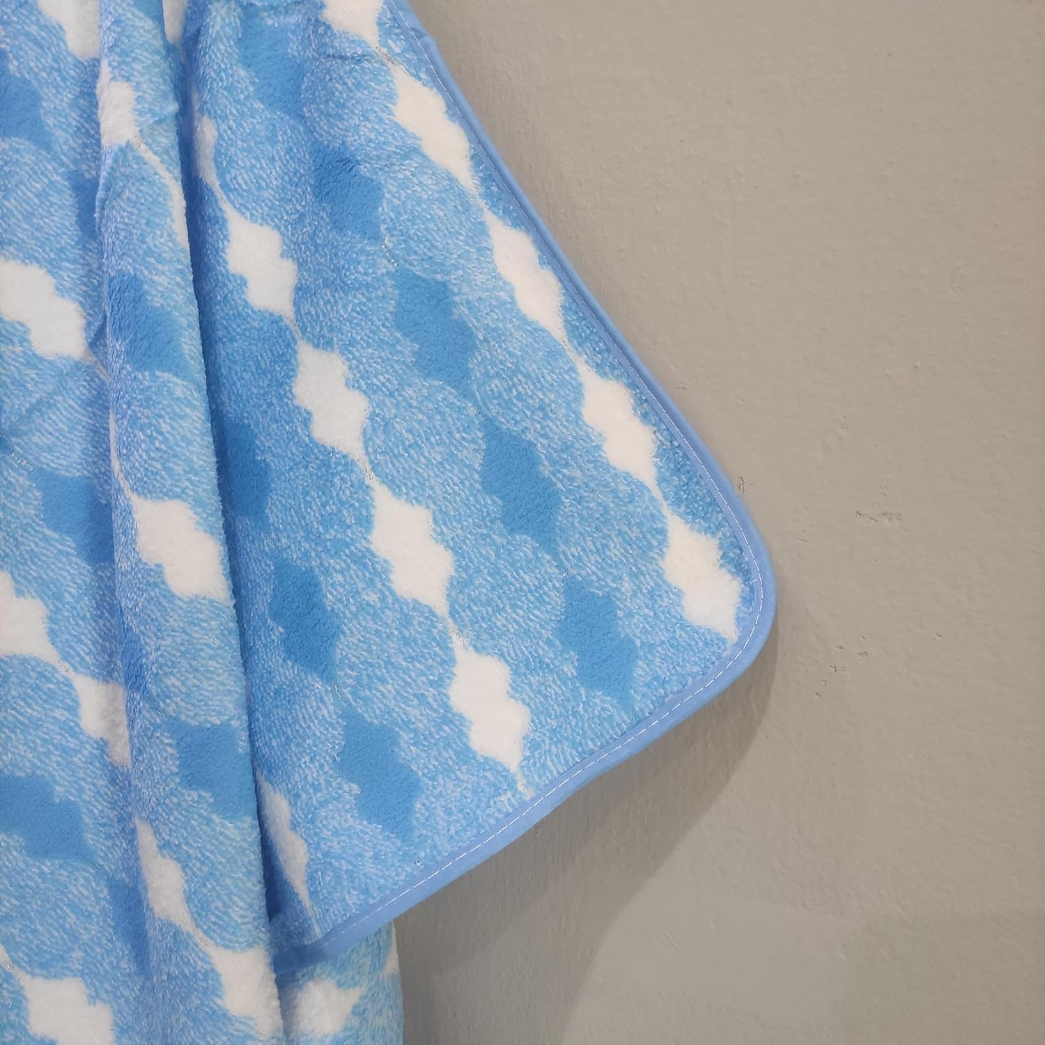 Cotton Bolls Textiles Microfiber Towels 280 Gsm | Soft Coral Fleece Towel With Hook Quick Dry Super Absorbent Bath Towel For Men & Women (Sketch Blue)