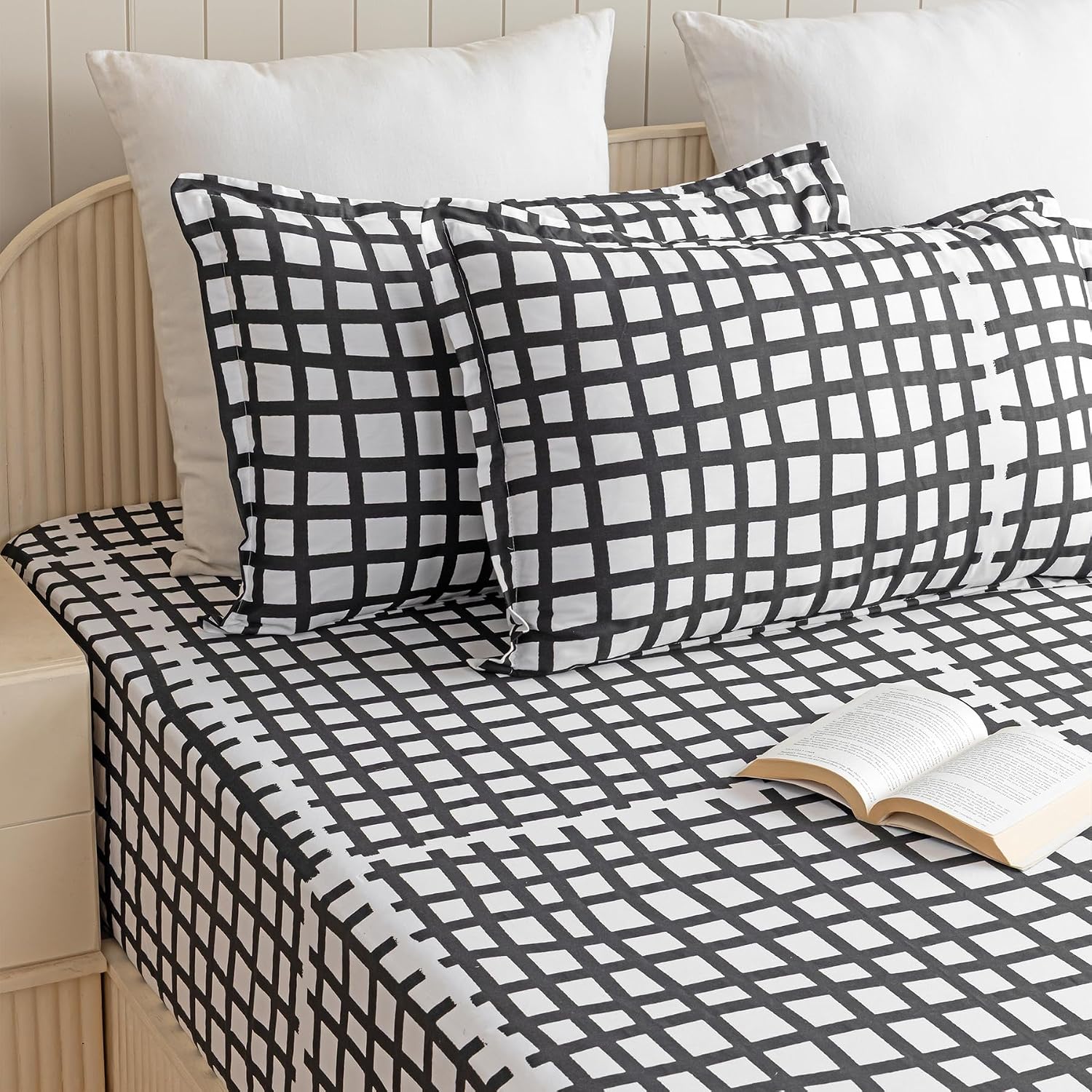 All Around Elastic Bedsheet For King Size Bed With 2 Matching Pillow Covers | 78 X 72 Inches, White & Black | Super Soft & Breathable