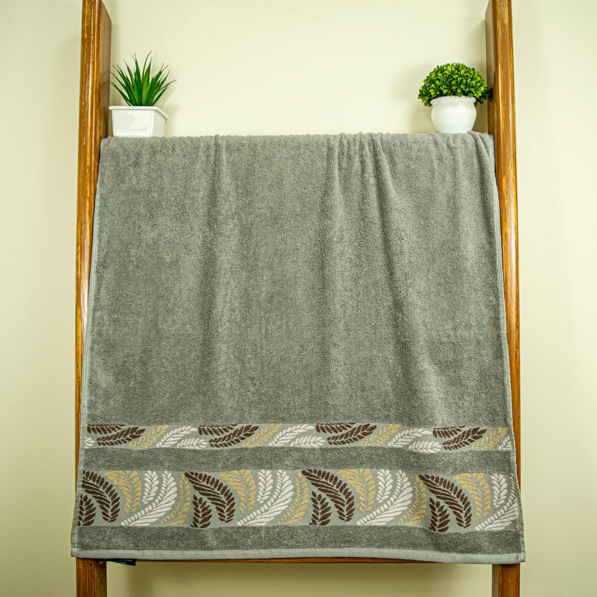 Rangoli Eartly Morgon 100% Cotton Bath Towel 600 Gsm | Durable Double Ply Cotton Bath Towel (Jacquard Border) - Green