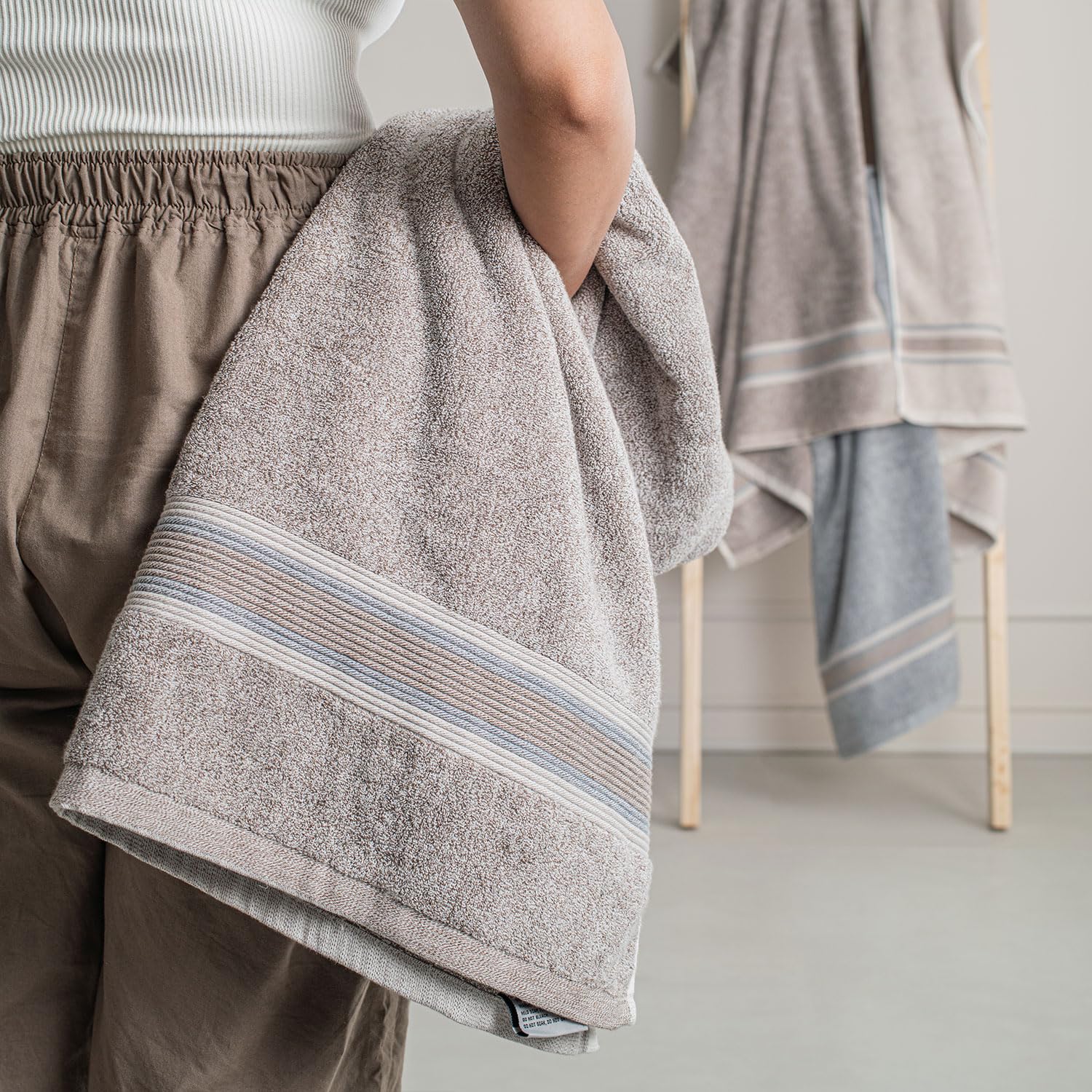 Spread Spain Water & Soil Bath Towel 550 Gsm | Luxurious Blend Of Cotton & Bamboo Fiber Bath Towel Ultra-Absorbent, Quick-Drying & Skin-Friendly (Brown)