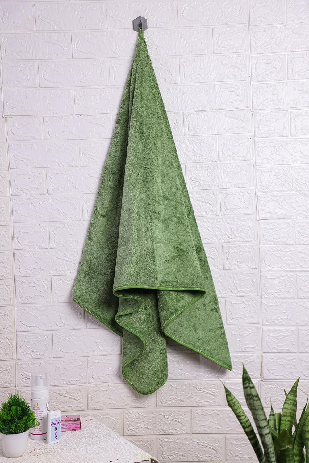 Fezora Microfiber Bath Towels 500 Gsm | Large Size Bath Towel- Super & Absorbent With Hook Quick Dry Towel For Men & Women (Light Green)