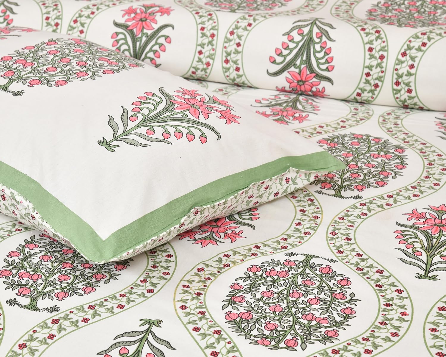 1 Queen Size Bedsheet For Double Bed With 2 Pillow Covers (90 X 108 Inches) Off White & Green | Beautiful Printed Designs - Breathable 100% Cotton Bedsheet Comfortable