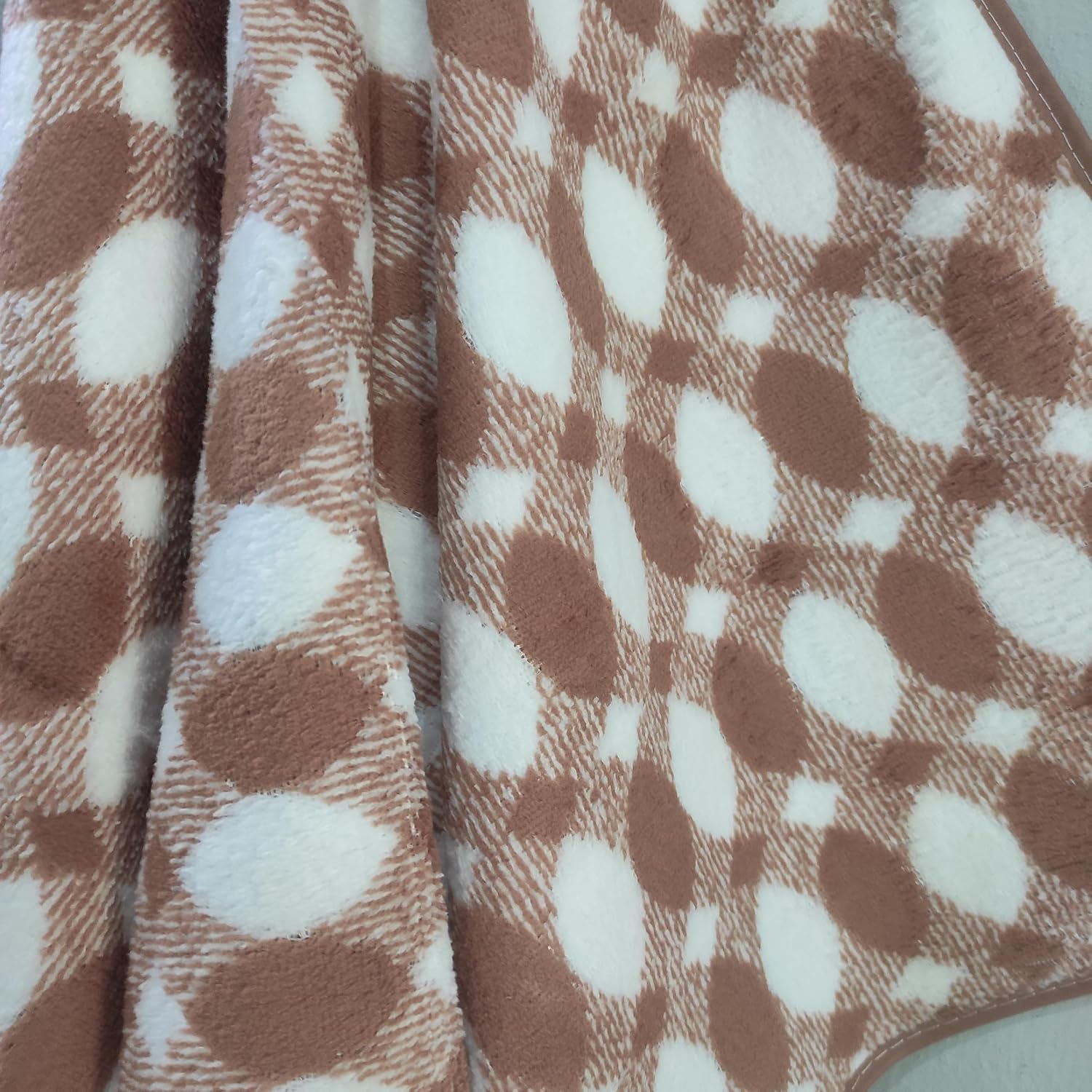 Cotton Bolls Textiles Microfiber Towels 300 Gsm | Soft Coral Fleece Towel With Hook Quick Dry Super Absorbent Bath Towel For Men & Women (Coin Brown)
