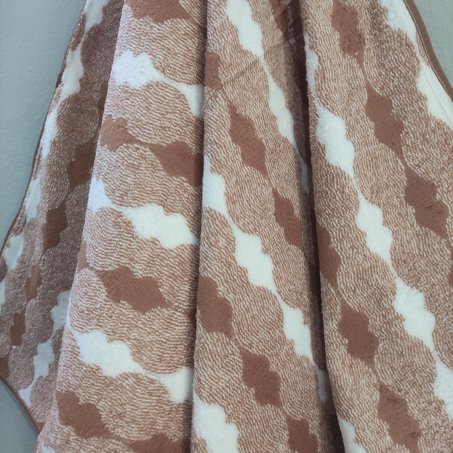 Cotton Bolls Textiles Microfiber Towels 280 Gsm | Soft Coral Fleece Towel With Hook Quick Dry Super Absorbent Bath Towel For Men & Women (Sketch Brown)