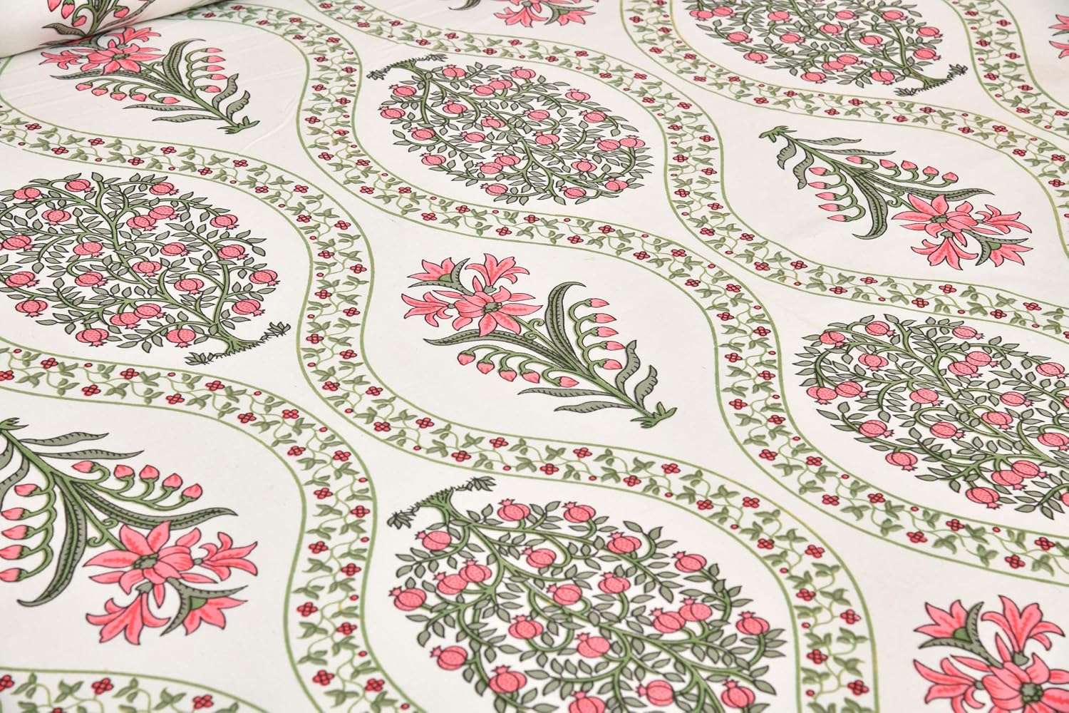 1 Queen Size Bedsheet For Double Bed With 2 Pillow Covers (90 X 108 Inches) Off White & Green | Beautiful Printed Designs - Breathable 100% Cotton Bedsheet Comfortable
